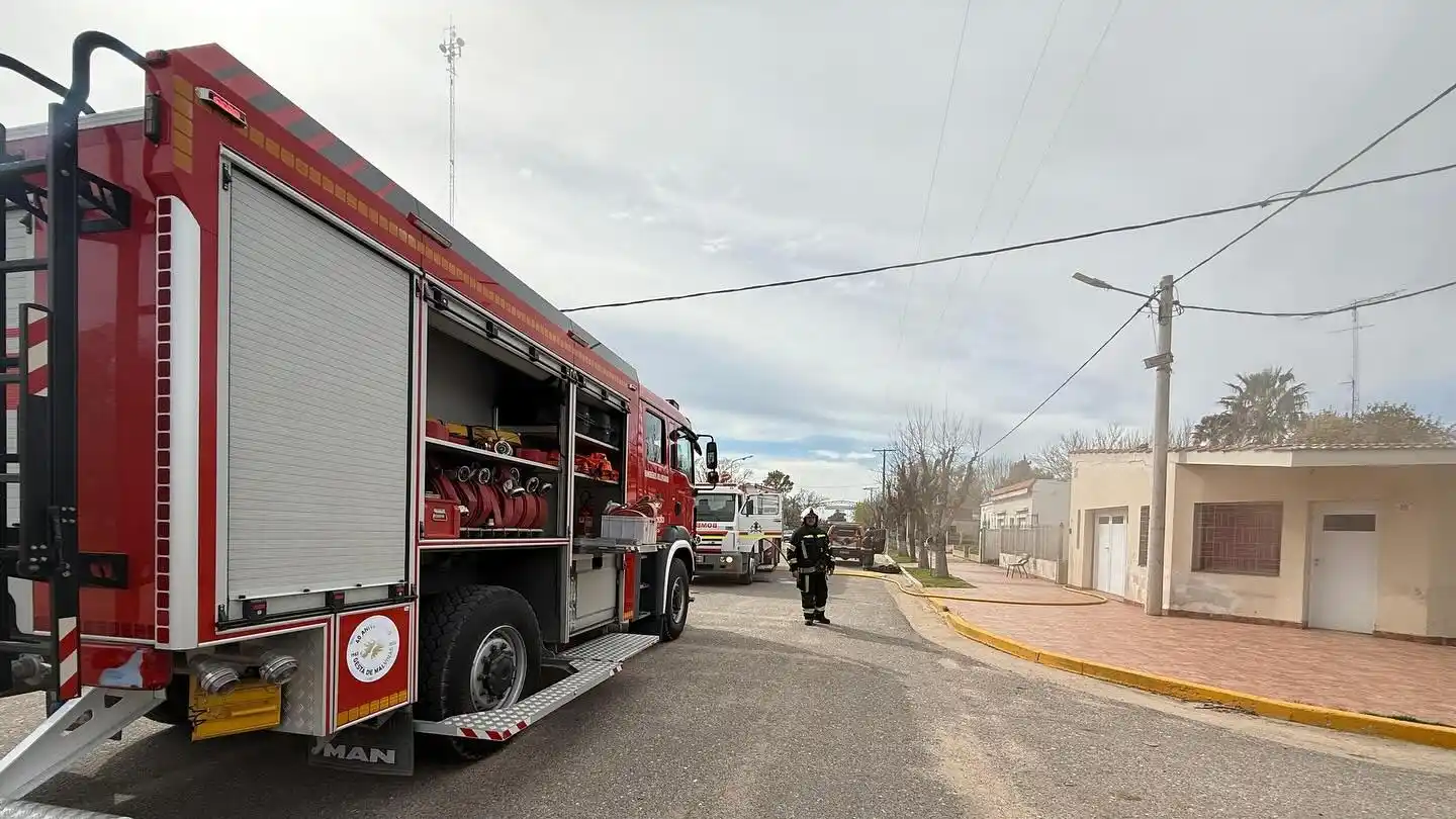 Tres dotaciones de bomberos se trasladaron hacia Quebracho Herrado (Foto: Bomberos Voluntarios)