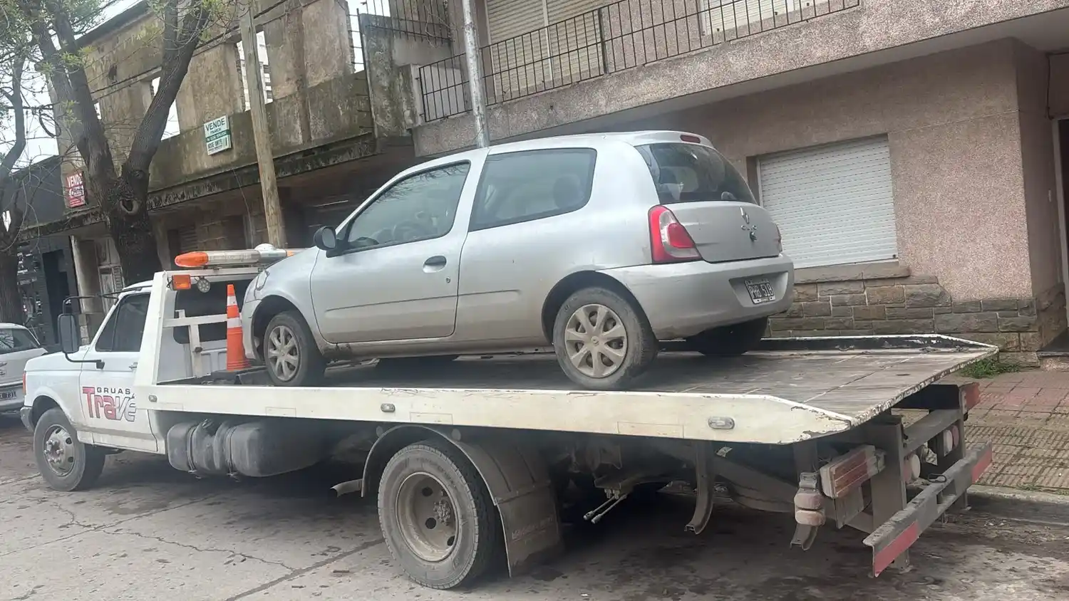 Encontraron un Renault Clio con pedido de secuestro en Necochea