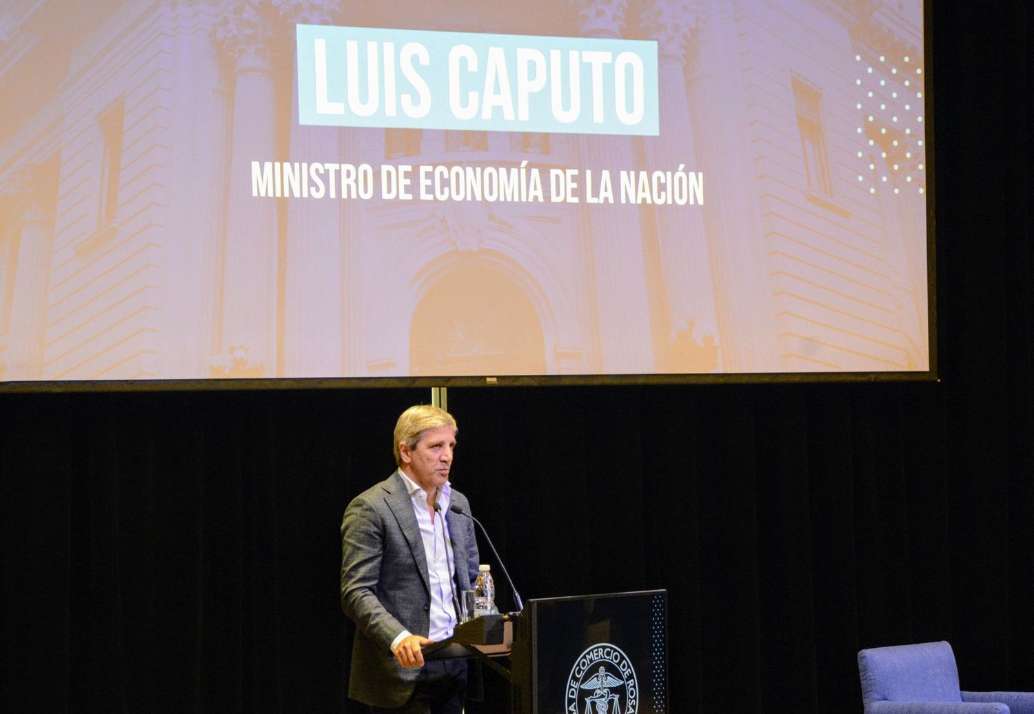 Caputo defendió el plan económico del Gobierno y adelantó que avanzarán con la licitación de la hidrovía