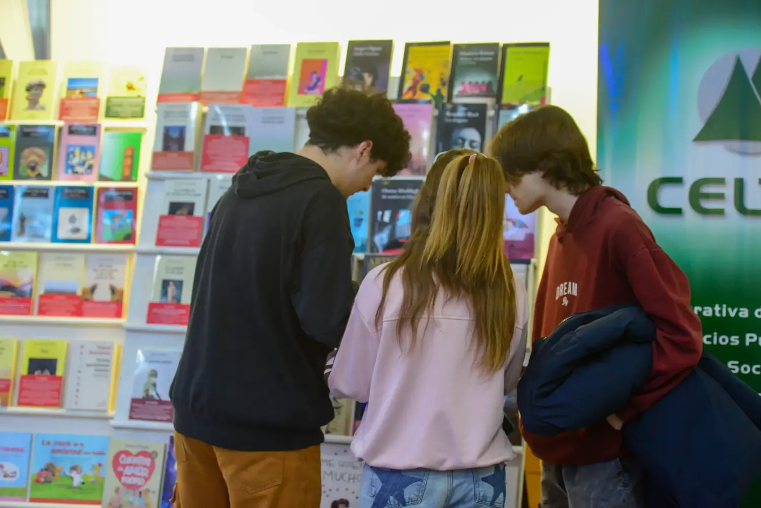 La Biblioteca Sarmiento organizó nuevamente un programa atractivo en la Feria del Libro. Es un espacio además para observar publicaciones de diversas editoriales (Foto: Gentileza Lucas Chillemi)