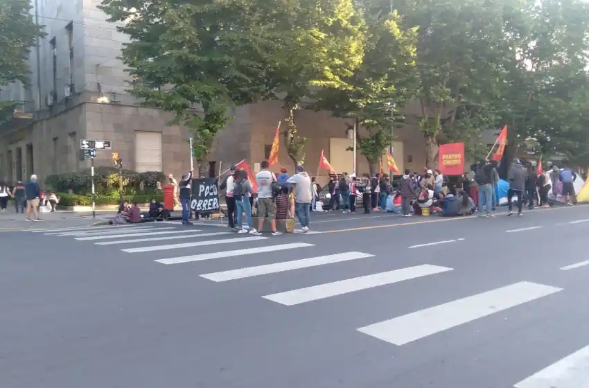 Acampe en el Municipio y en otros dos puntos de la ciudad