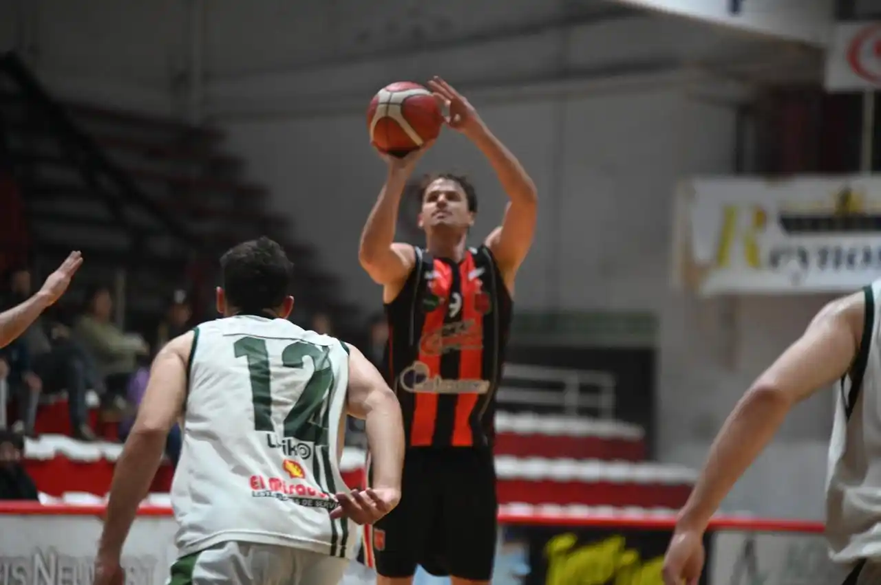 Imagen del misionero Ariel Hillebrand, en su vuelta a Central, en el duelo del miércoles ante BH.