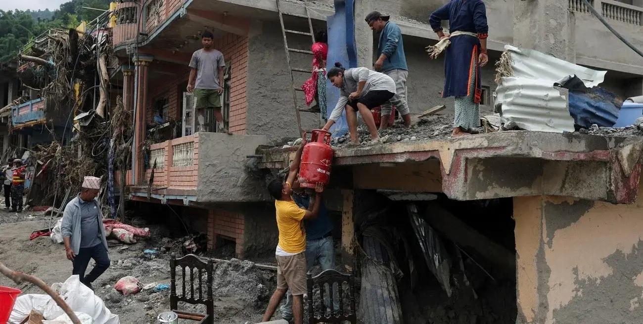 Las autoridades ordenaron evacuaciones preventivas ante el riesgo de desborde.