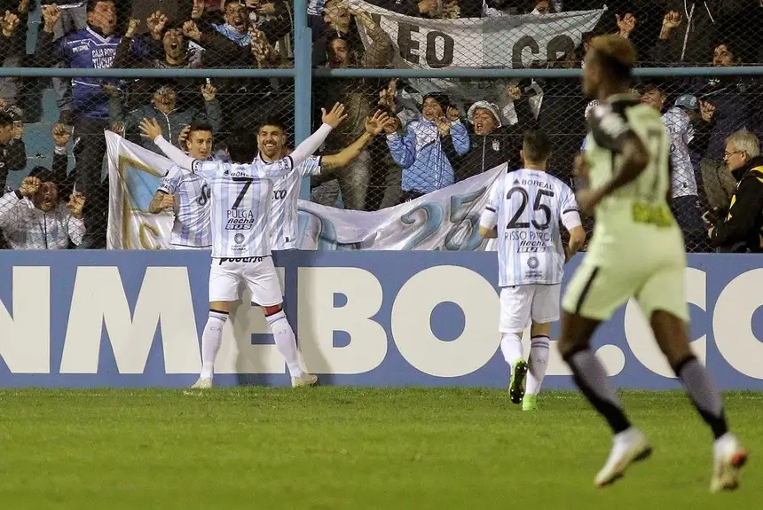 Atlético Tucumán dio un paso importante de local