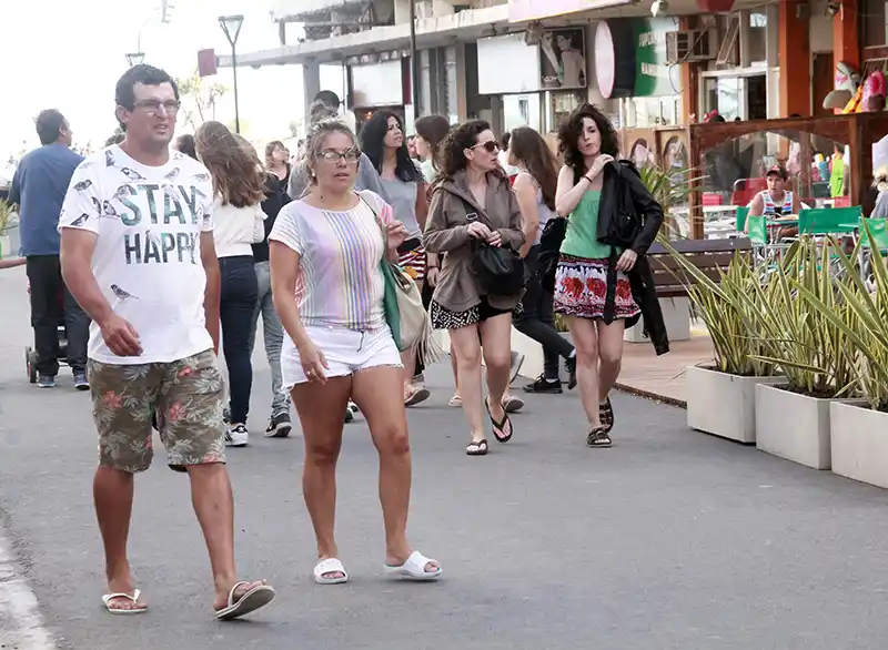 Afluencia fluctuante y estadías más cortas