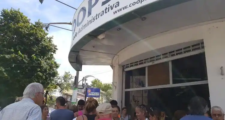 Usuarios protestaron en Coopser, presentaron petitorio a las autoridades y exigieron asamblea
