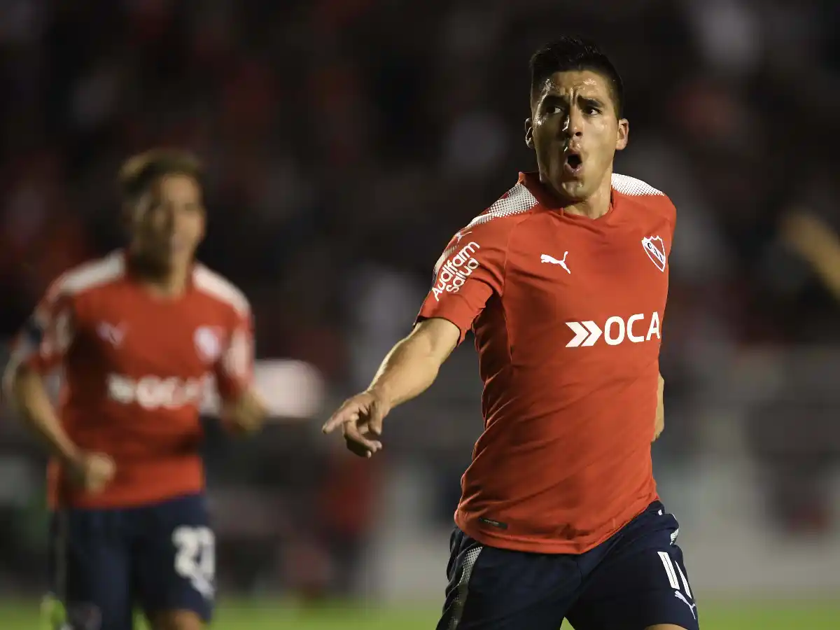 El “Rojo” sufrió, ganó y avanzó 