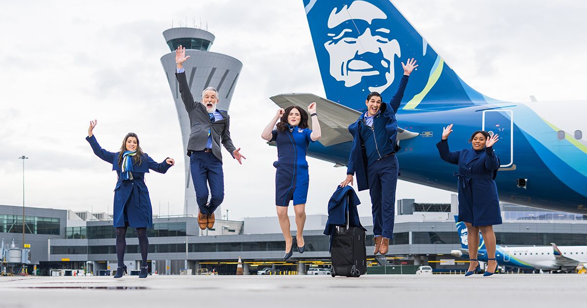 Alaska Airlines presentó uniformes y políticas inclusivas para su personal