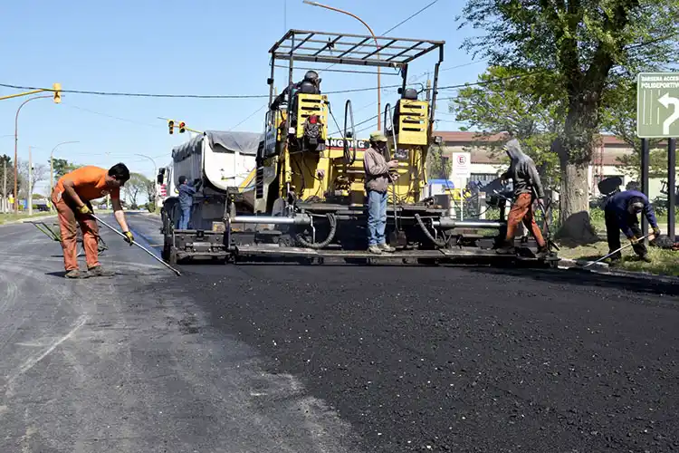 Repavimentaron 1.350 metros de la avenida de acceso a San Cayetano