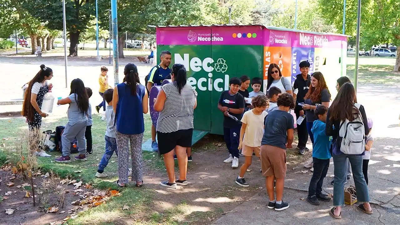 Uno de los puntos de reciclado, ubicado en la plaza Dardo Rocha