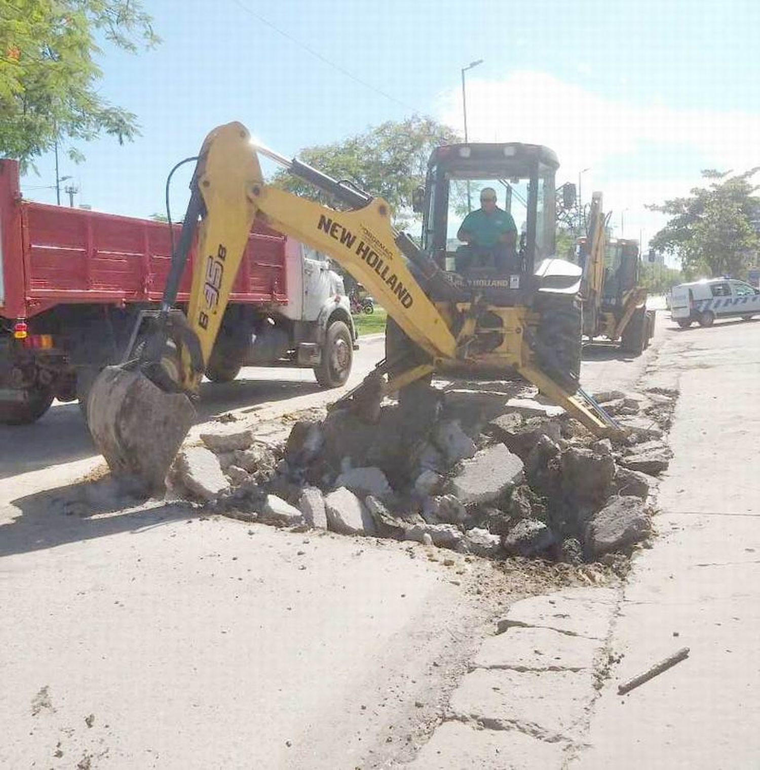 La Municipalidad sigue con las tareas de 
arreglo de pavimento en varias calles