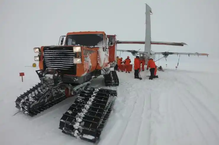Una avión de Fuerza Aérea aterrizó de emergencia en la Antártida