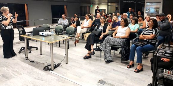 Vanesa Ostapiuk dio una charla sobre la perspectiva de género en el Banco Credicoop