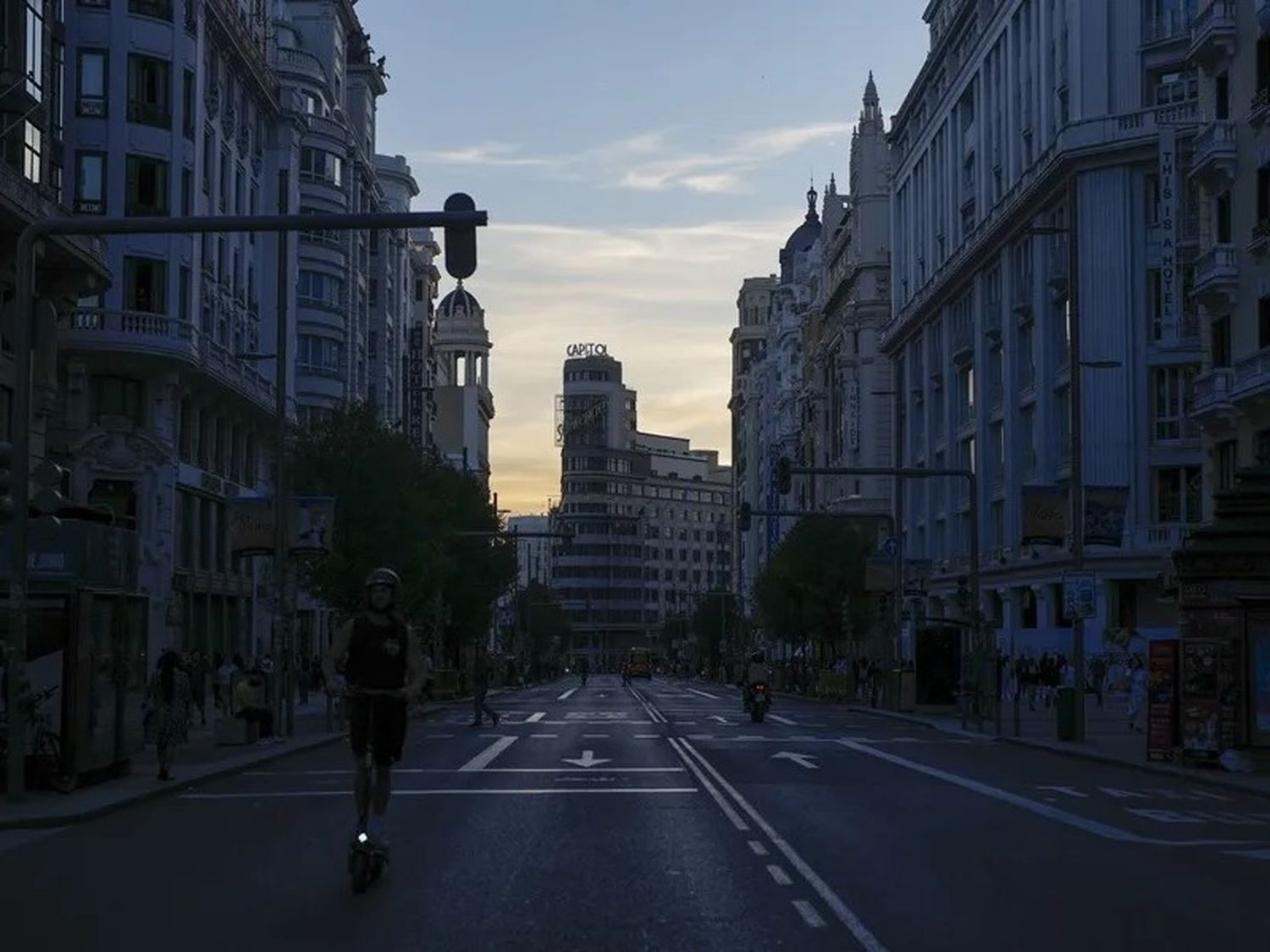 España sufrió un apagón histórico y en forma gradual se reponía el suministro