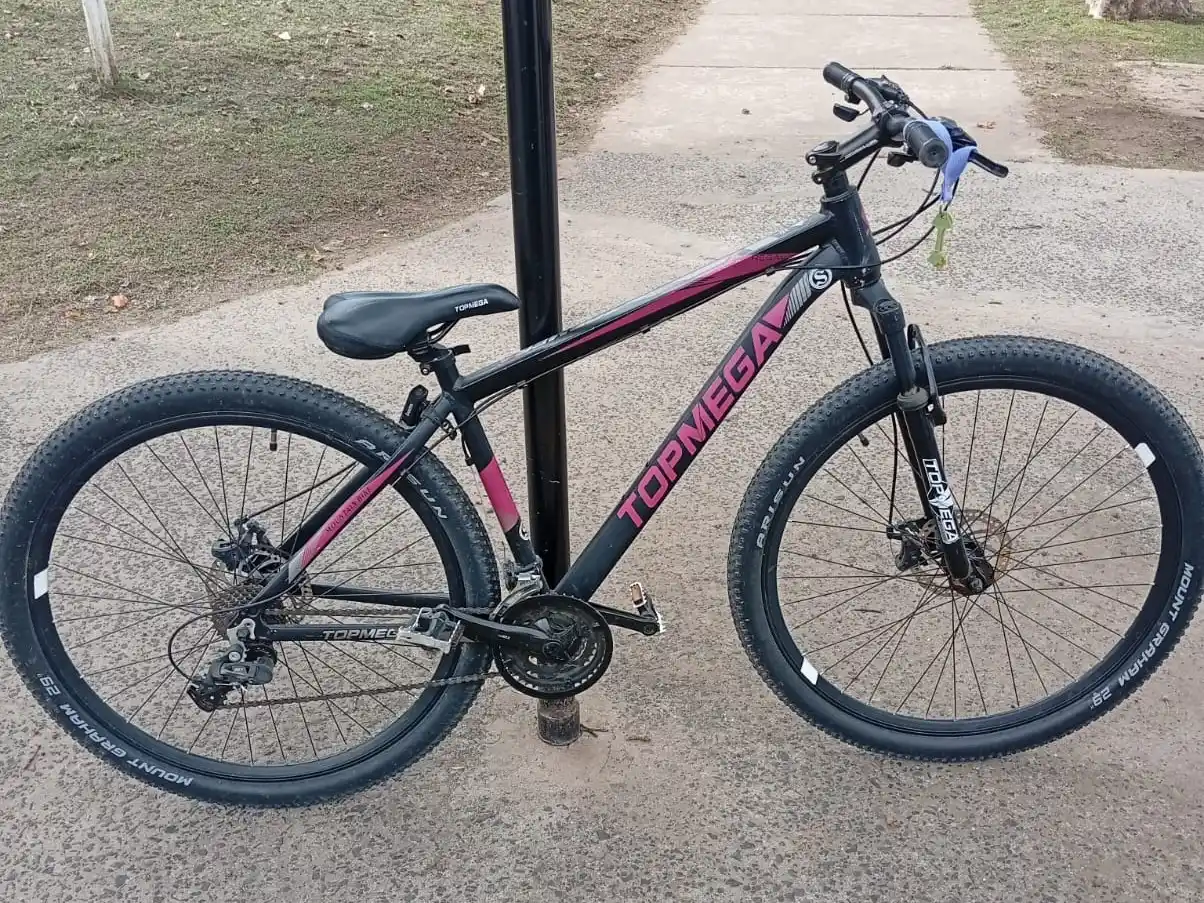 La bicicleta en la que se movilizaba la menor.