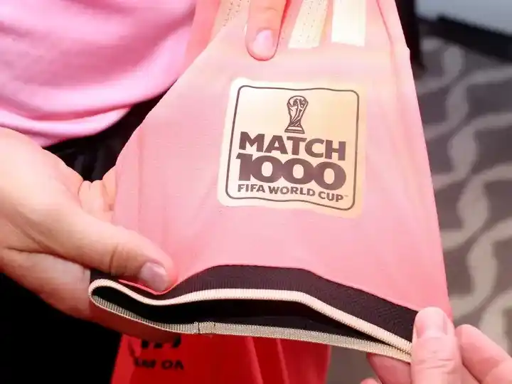 Parche conmemorativo por el partido 1000  FIFA