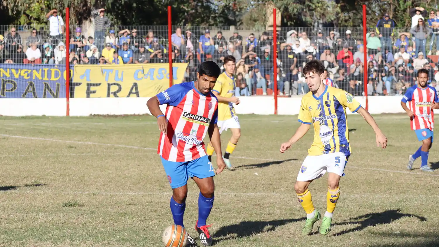 Libertad goleó a Nebel y es el único líder. La Bianca doblegó a Colegiales y mantiene expectativas