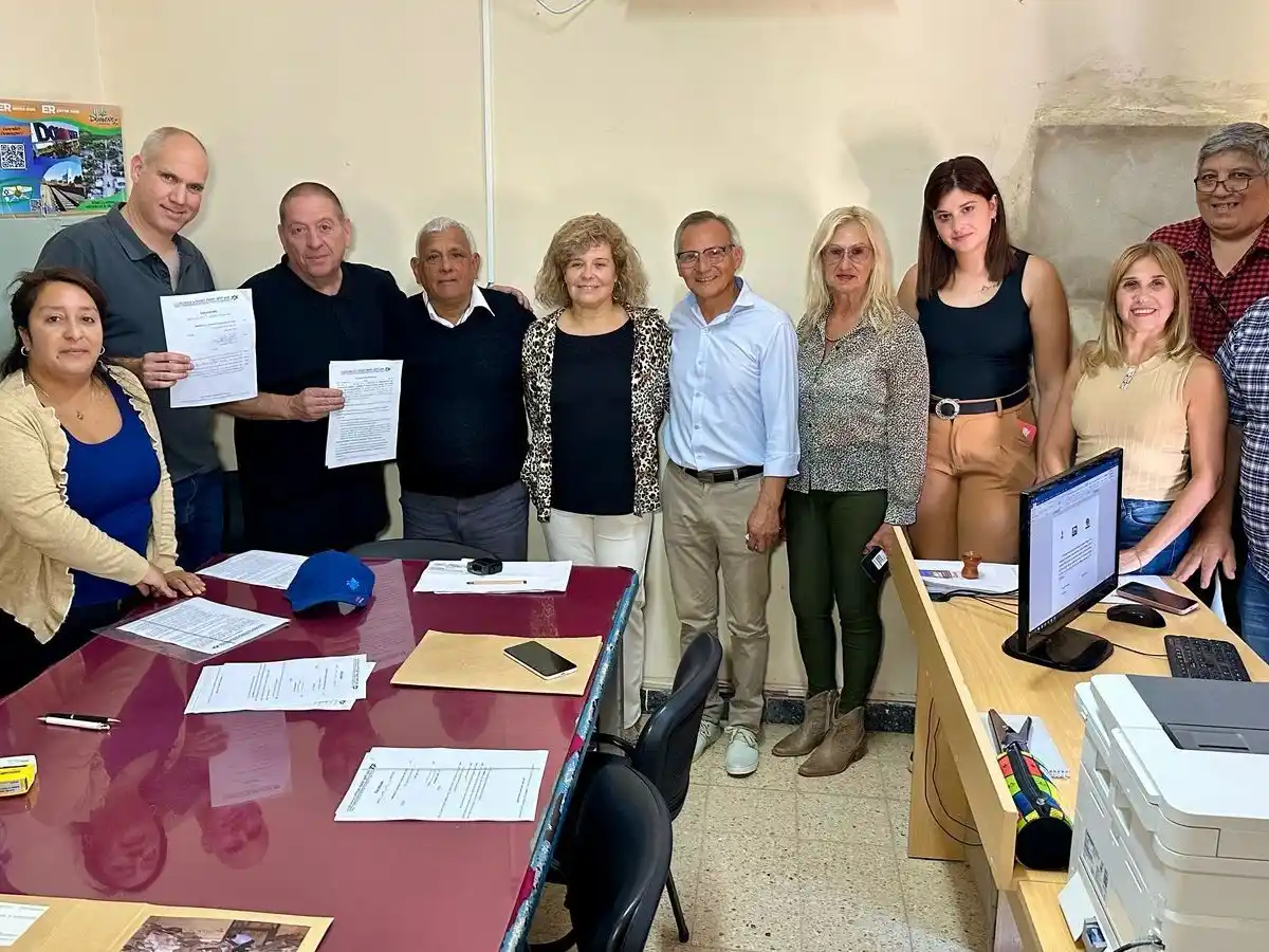 Firman convenio para la digitalización del sector cooperativo del Museo Histórico de las Colonias Judías