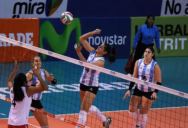 Argentina, con Benítez, pasó a semifinales