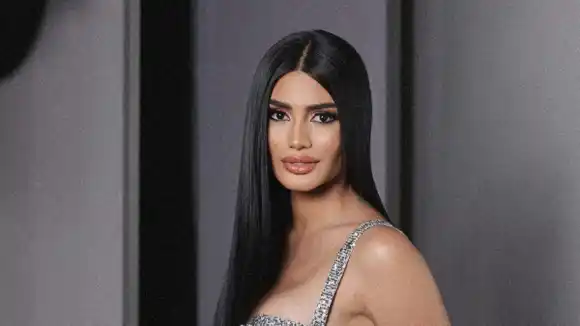 ¡EN UN ESTADIO! Así le entregaron la roca a Sthefany Gutiérrez (video)