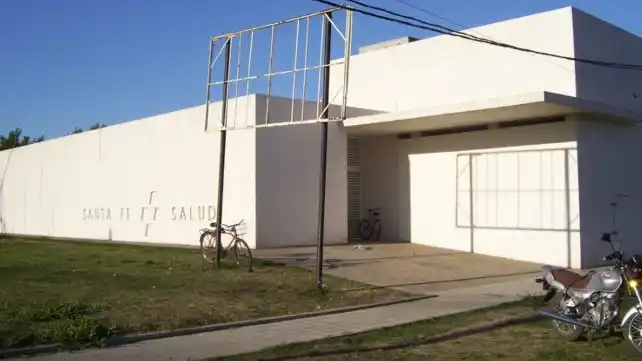 Recibió tres balazos y llegó a pie al centro de salud