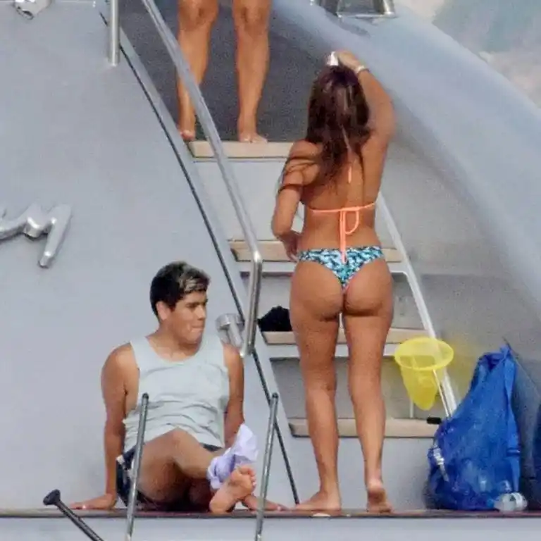 Messi y Antonela Roccuzzo: paddle, surf, snorkel y lomazos en Ibiza