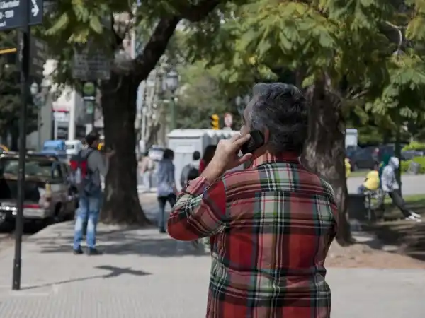 Desde el Gobierno buscan frenar el aumento de las tarifas de los celulares