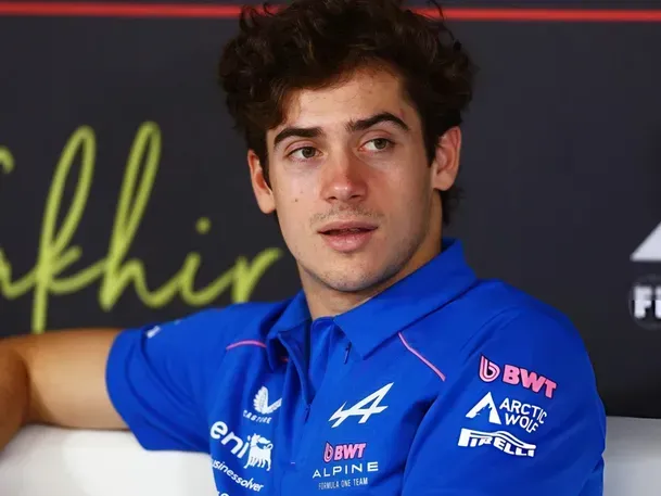 Colapinto y un posteo en IG que fue viral: mate, bandera y un sticker de Williams. Foto.Alpine