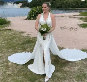El vestido que selló el amor de Alexandra Braun y Adrián Delgado. Foto Instagram