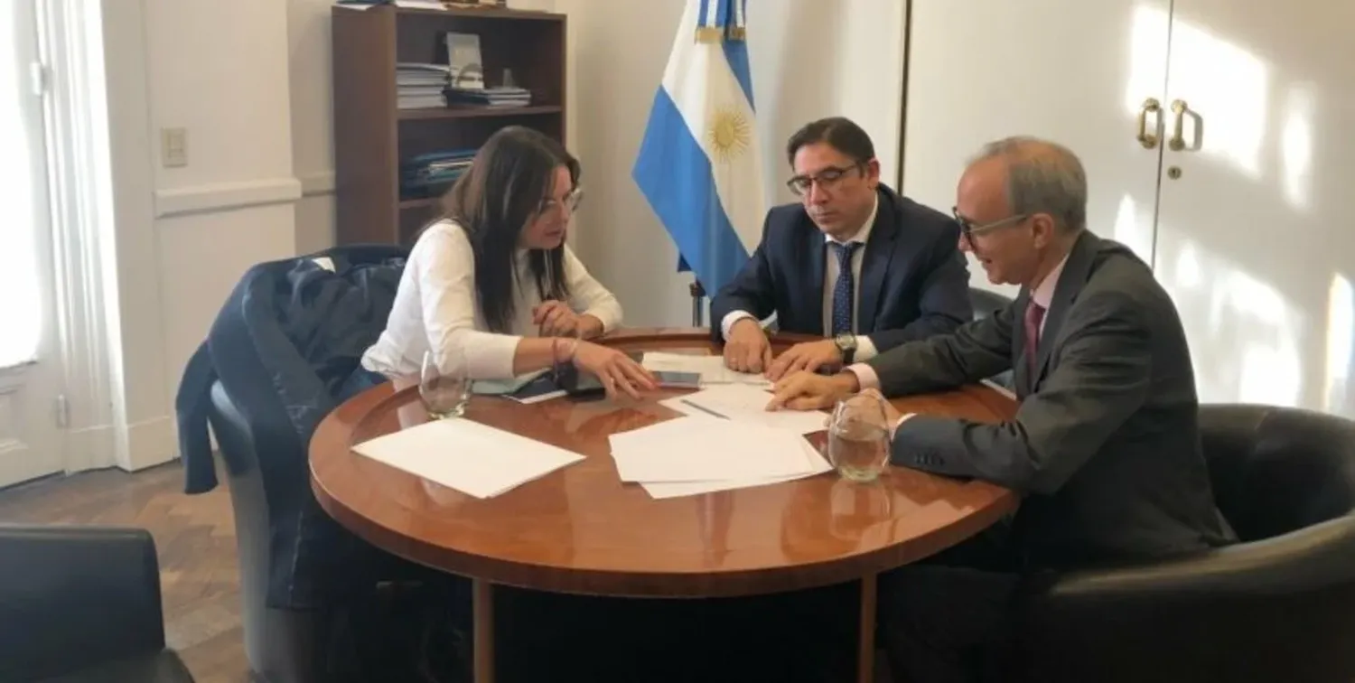 Sandra Pettovello, Alejandro Álvarez y Carlos Torrendell defienden la postura del presidente de vetar la ley de Financiamiento Universitario.