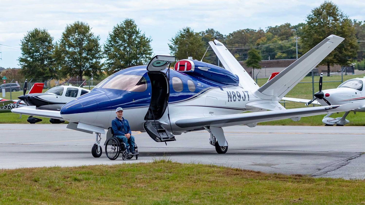 Aviacion inclusiva: un piloto parapléjico recibe el Type Rating del Cirrus SF50 Vision JET