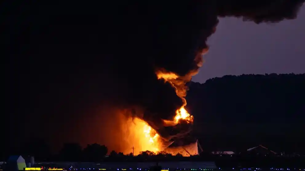 Un avión de carga se estrelló cerca del Aeropuerto Internacional de Kentucky: se reportan varios heridos