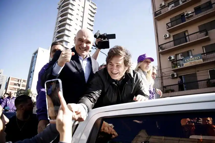 La caravana de Javier Milei en Lomas de Zamora |  Santiago Filipuzzi - LA NACION