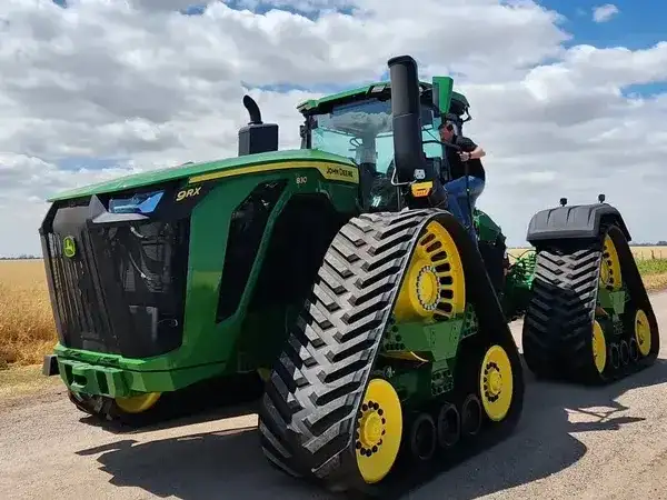 El tractor 9RX 830 de John Deere