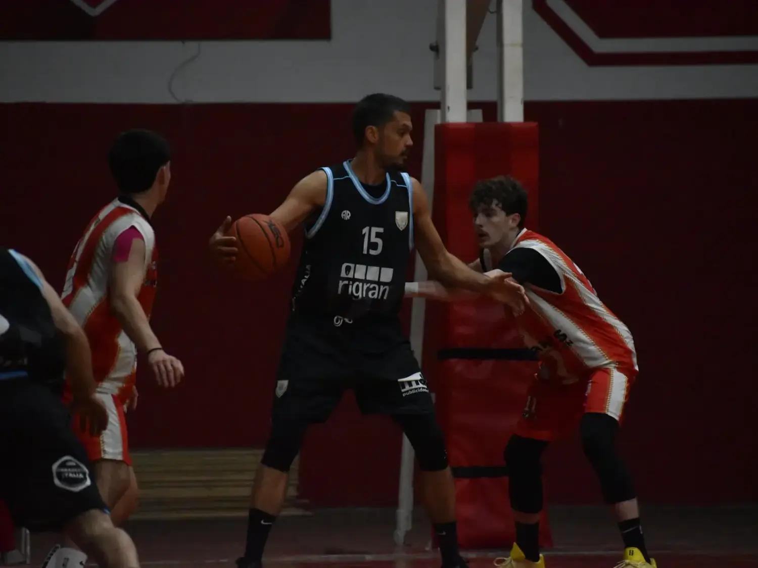 La Crema se quedó con el clásico ante 9 de Julio por 81 a 72. Foto:AR