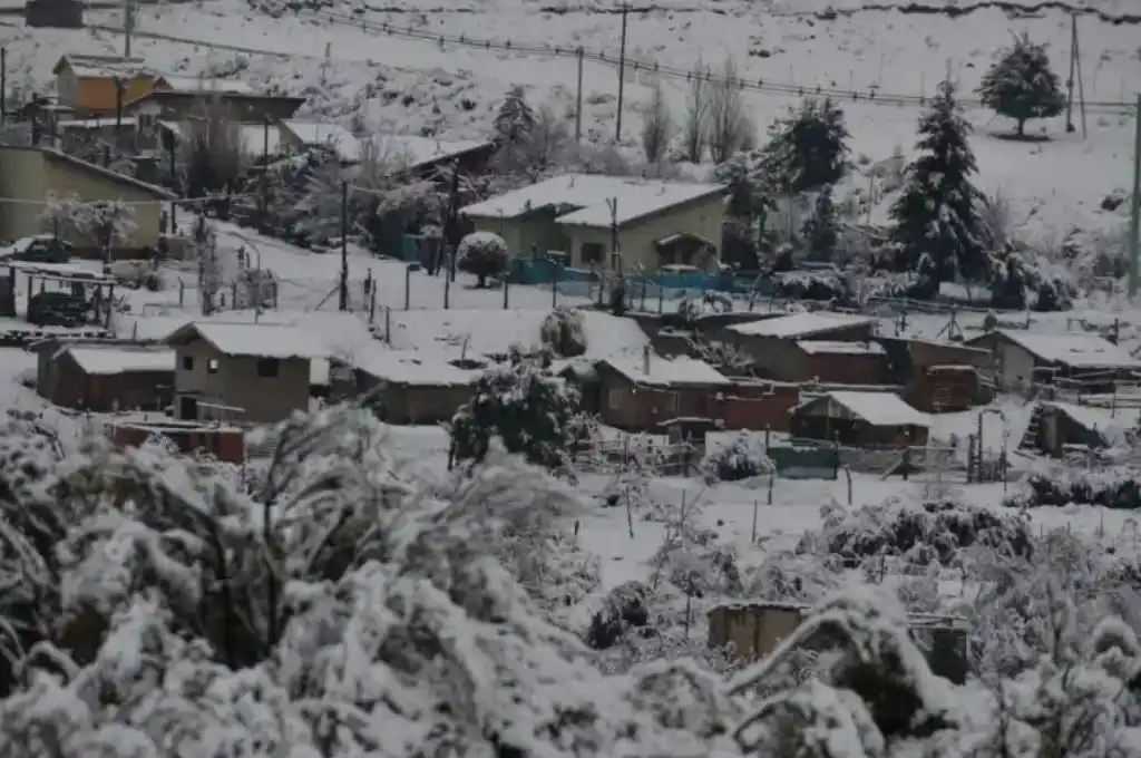 Bariloche: suspenden las clases presenciales por las intensas nevadas