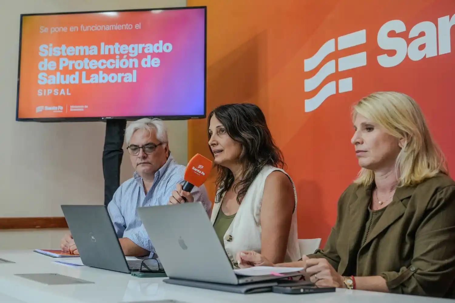 Conferencia de prensa en Casa de Gobierno