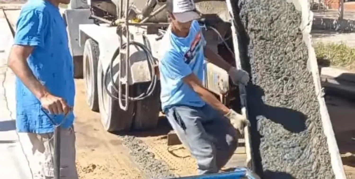 Desde allí, la semana pasada, compartió en un video para la comunidad el paso a paso de la ejecución de pavimento, y las arterias que seguirán en el cronograma de ejecucion. “Vamos a culminar calle Garín, Posadas, y Rosa Bucci. 8 cuadras en éste sector para dejar cerrado el circuito