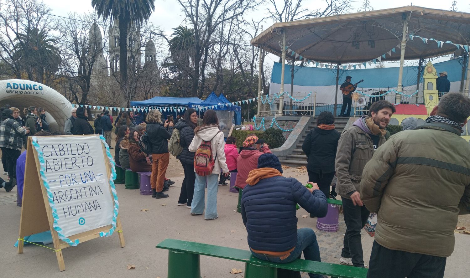 Patria Grande organizó un Cabildo Abierto en la Plaza Independencia.