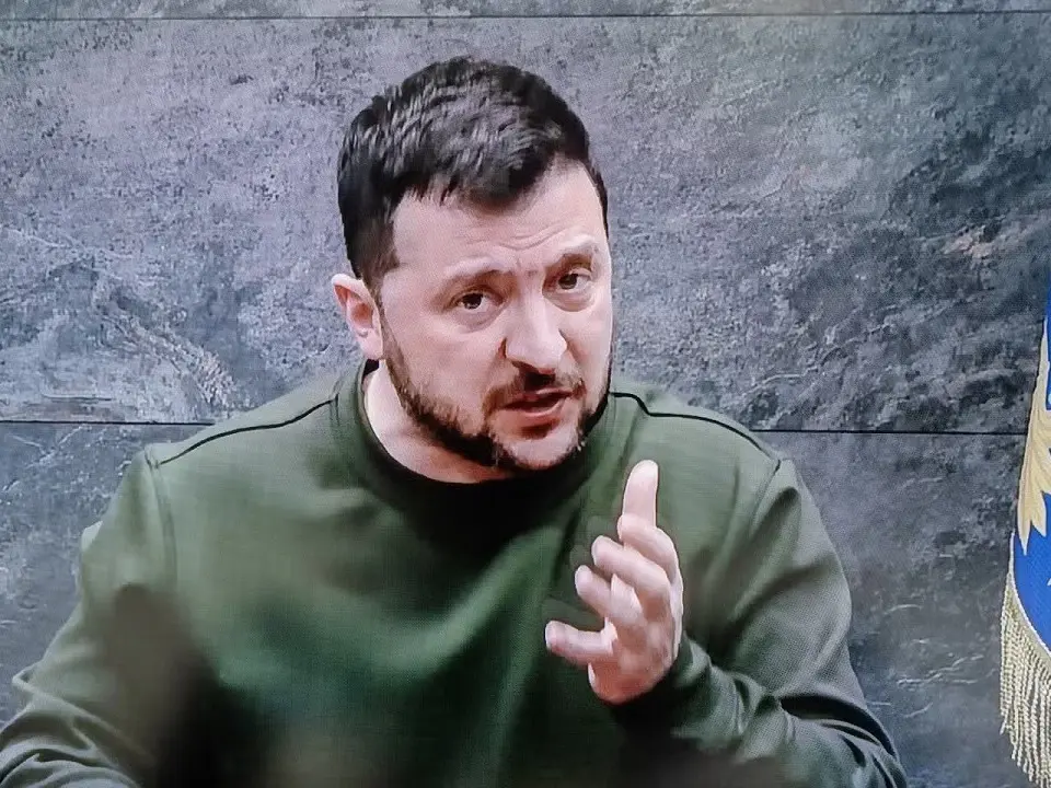 Zelenski cruza amenazas con Medvédev y también recibe críticas desde Georgia