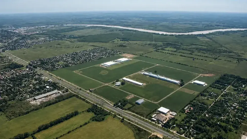 Una vista aérea del parque industrial de Campana, el distrito bonaerense con más porcentaje de tierras en manos de propietarios extranjeros.