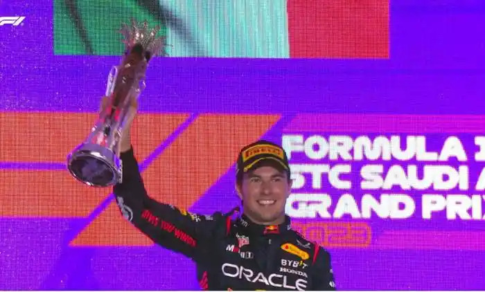 Abrumadora paliza de Red Bull  con �SCheco⬝ Pérez primero y Verstappen segundo