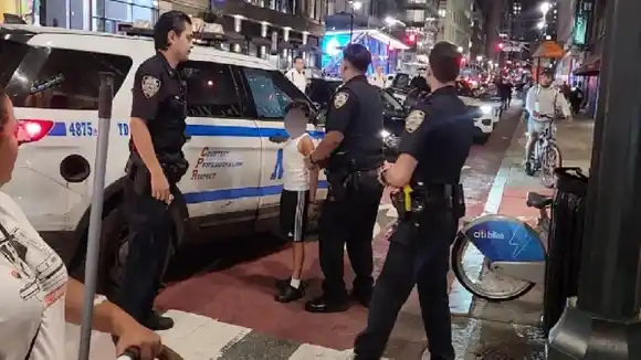 NIÑO VENEZOLANO de apenas 11 años fue detenido en Nueva York tras cometer un atraco en el metro