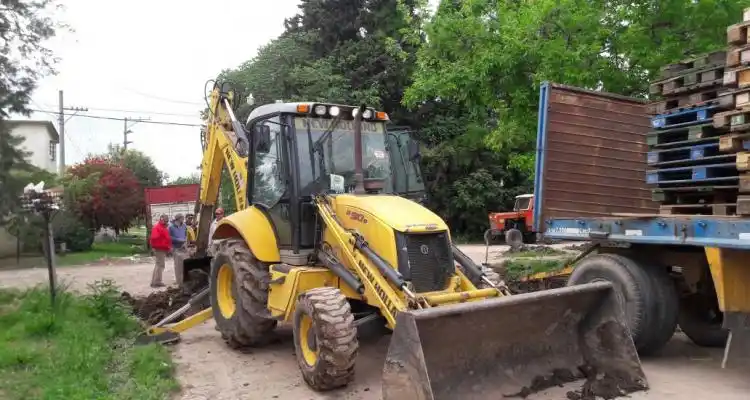 Refaccionan calles aledañas a Caseros