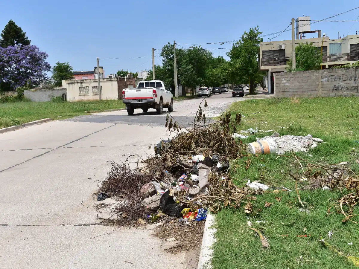 Tirar la basura en  la calle, una falta de  respeto por el otro  