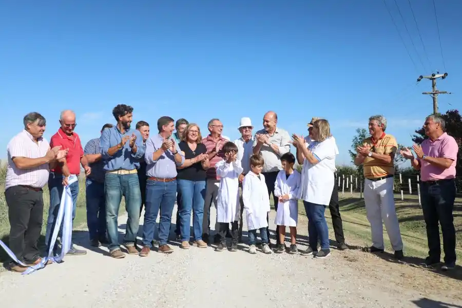 El gobernador Omar Perotti inauguró este lunes el corredor productivo entre la ruta provincial 70 y 10, que vincula a las localidades de Nuevo Torino 