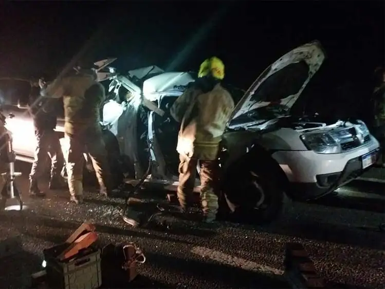 Un conductor alcoholizado provocó un siniestro fatal: dos personas muertas y un herido grave