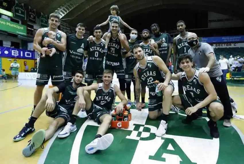 Atenas volvió a celebrar; Ferro sigue de racha