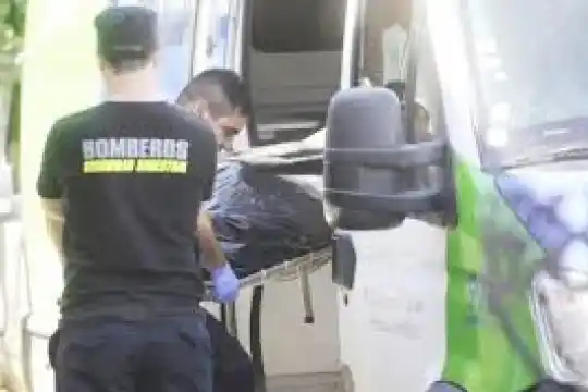 Prisión preventiva para una adolescente por matar y enterrar a su madre en su patio