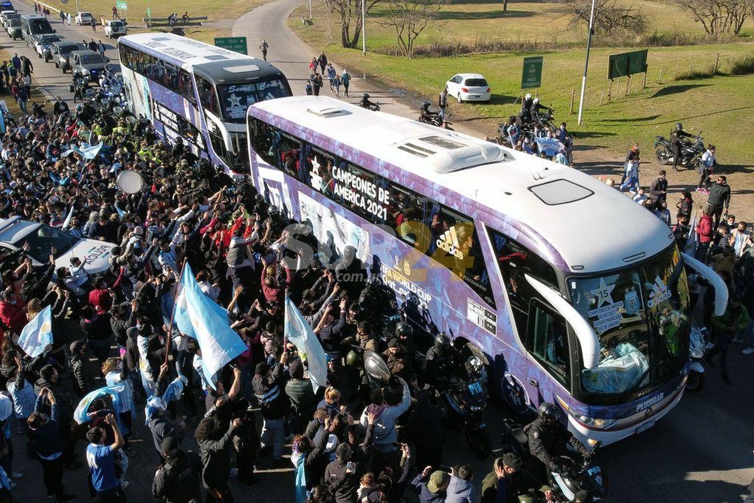 Los campeones de América ya están en Argentina